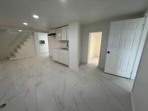 Building Photo - 2210 Clementine