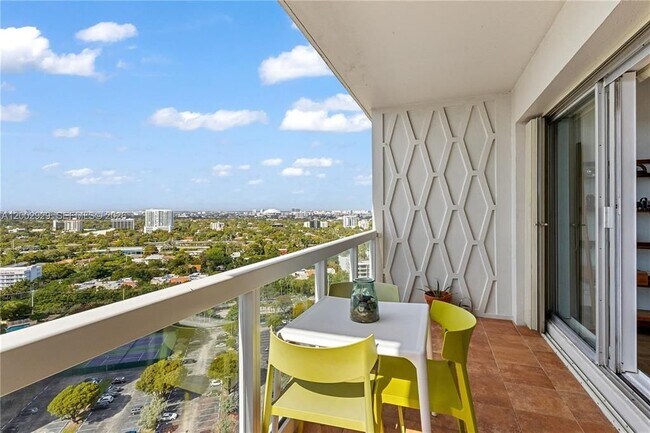 Foto del edificio - 2451 Brickell Ave
