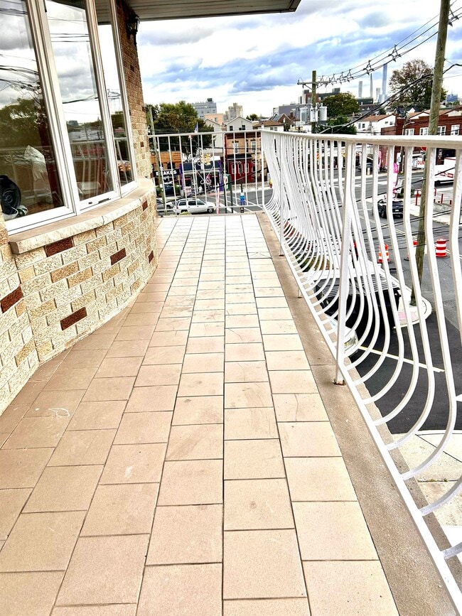 Building Photo - 1150 70th St