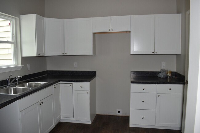 Foto del edificio - Shelby Park Amazing Newly Renovated 3 Bedroom House/1.5 BA