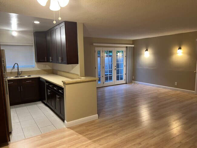 Building Photo - 1850 S Bundy Dr