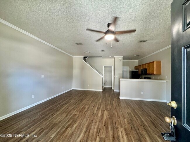 Foto del edificio - 450 Sherwood Oaks Dr