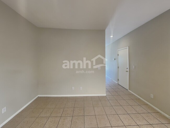 Foto del edificio - 902 Blue Rosalie Pl