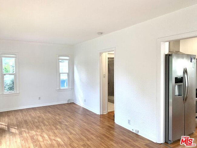 Building Photo - 4232 Lincoln Ave