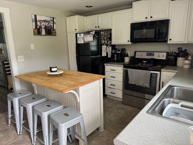 Foto del edificio - 833 Fairbanks Rd