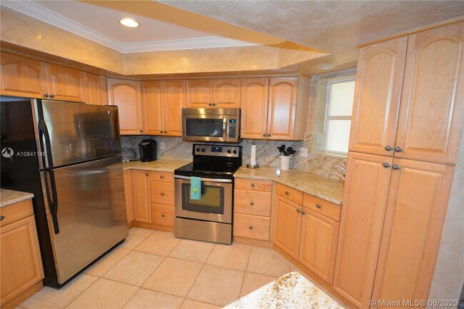 Building Photo - 211 Seabreeze Cir