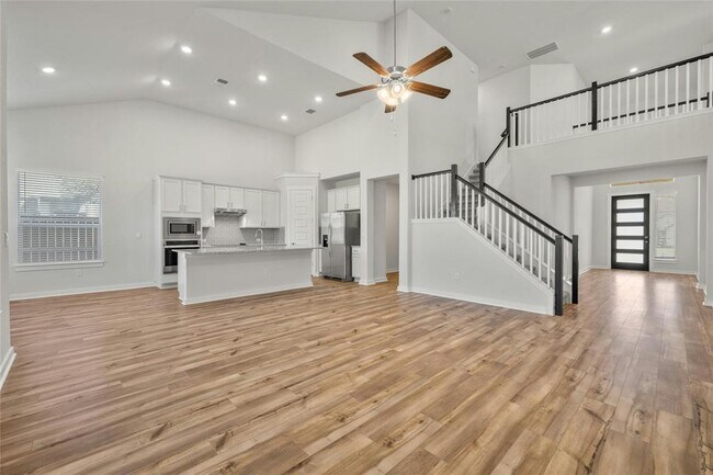 Building Photo - 113 Shadow Oak Cv