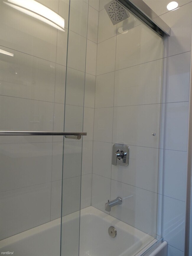 Building Photo - 4 br, 1.5 bath Duplex - 2400 Ashurst Road ...