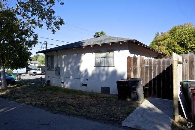 Building Photo - 22750 Bayview Ave