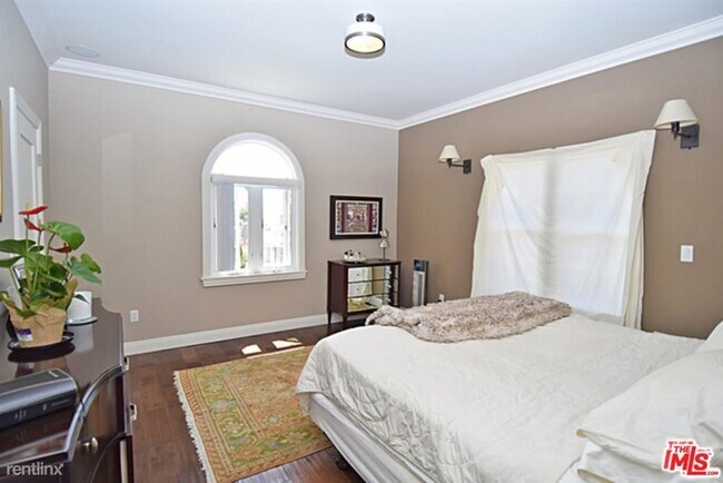 Building Photo - 2 br, 1.5 bath Condo - 1049 S Mansfield Ave