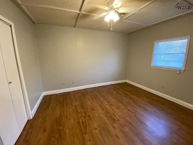 Building Photo - 1446 Deville St