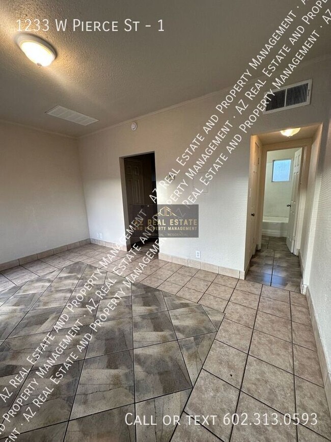Building Photo - 1233 W Pierce St
