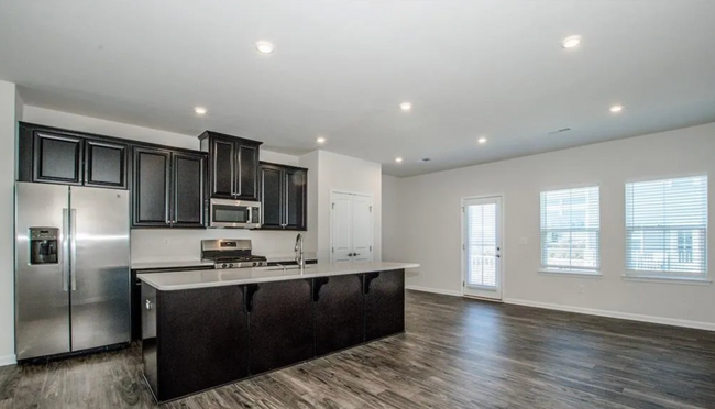 Building Photo - Stunning 3-bedroom, 2.5-bathroom, 2 car ga...