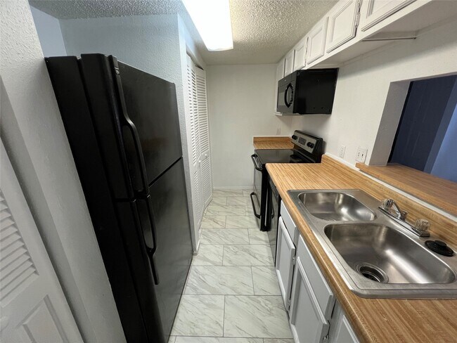 Foto del edificio - 9471 Pagewood Ln