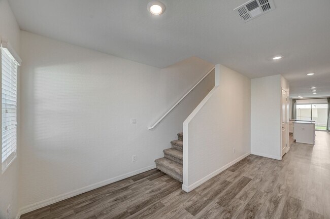 Building Photo - Upgraded 5 bedroom home in Cul-De-Sac!!