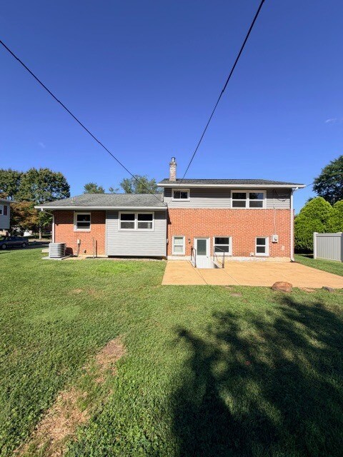 Building Photo - 2404 Mccawber Dr
