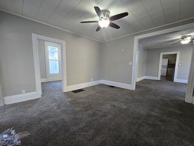 Foto del edificio - 2 Bedroom Home Near Down Town Bloomington