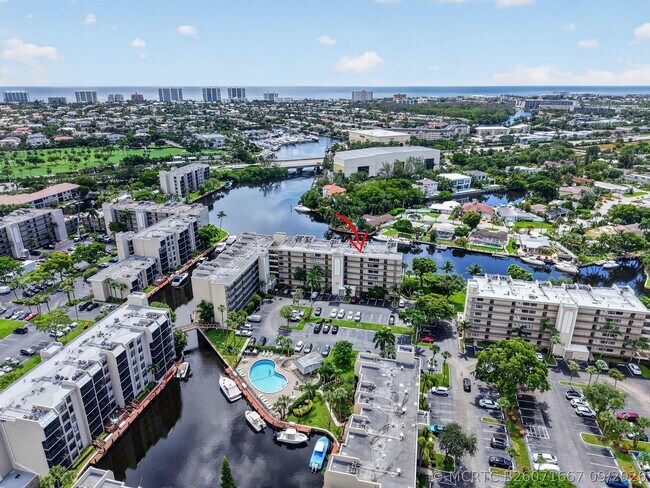 Foto del edificio - 13 Royal Palm Way