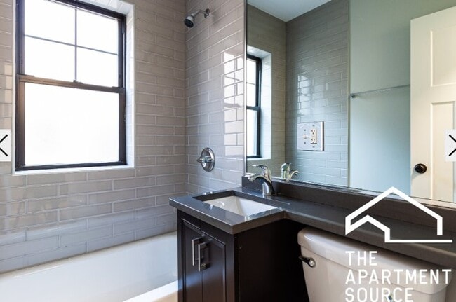 Photo - 429 W Belden Ave Apartment