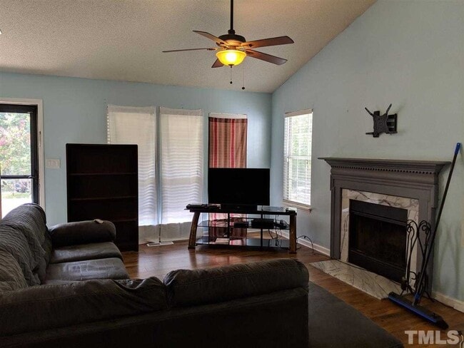 Building Photo - 301 Birdsong Way