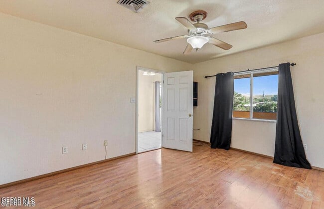 Building Photo - 304 5th St