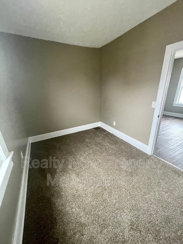 Building Photo - 2670 W 41st St
