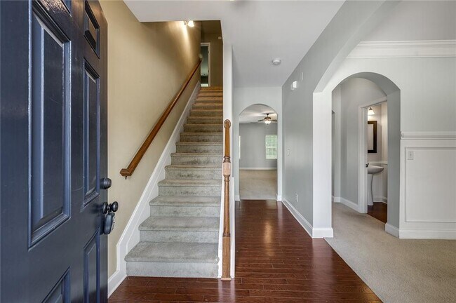 Foto del edificio - 3453 Fallen Oak Dr