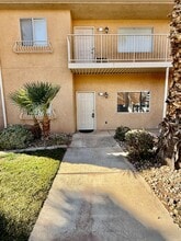 Building Photo - 700 N Main St