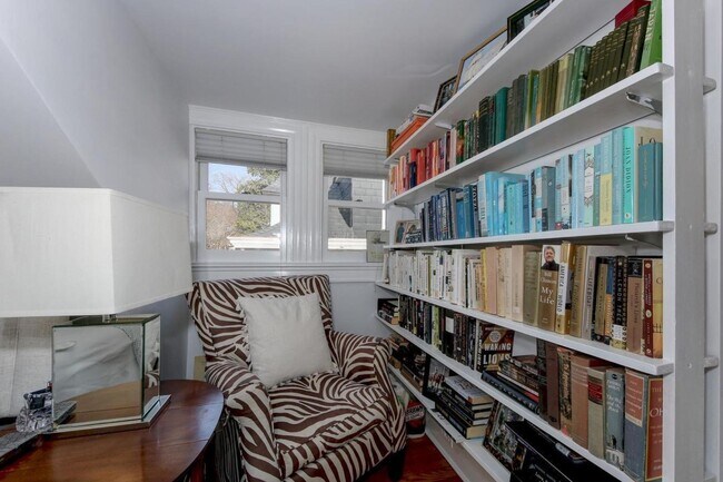 Foto del edificio - 1622 1/2 29th St NW