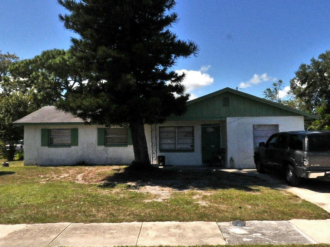 Primary Photo - 101 Camelot Dr