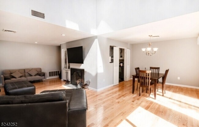 Building Photo - 14 Cerone Ct