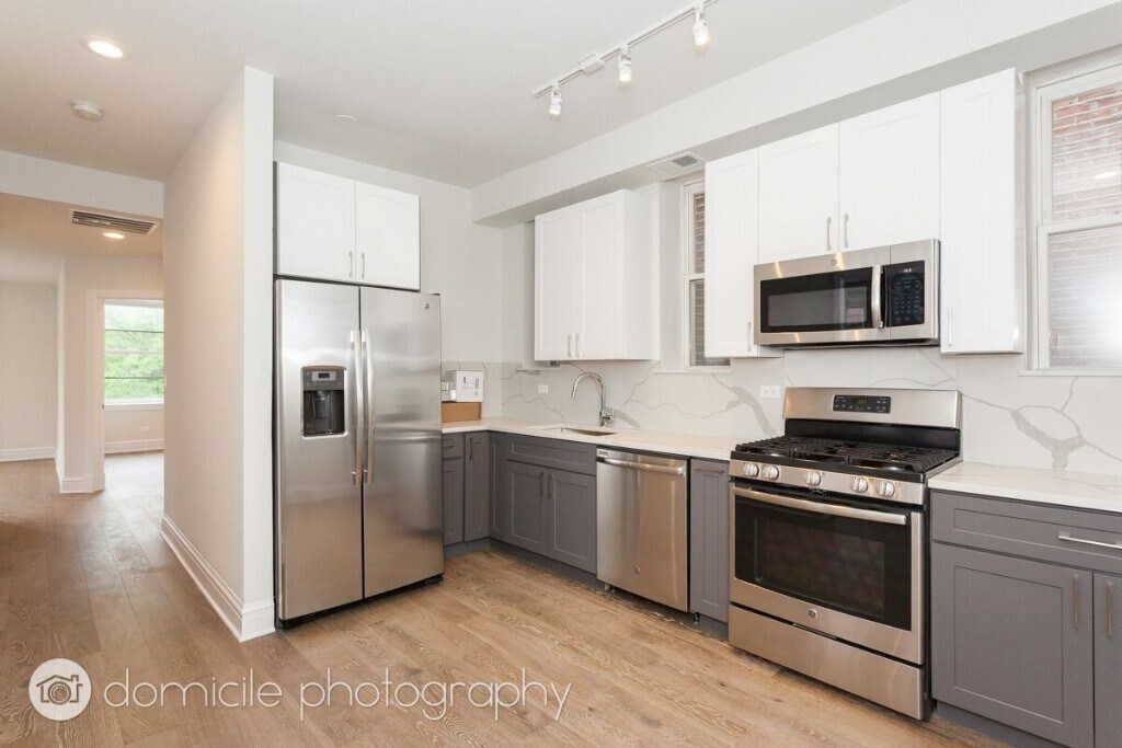 Foto principal - 2535 N California Ave