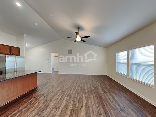 Foto del edificio - 337 Karst Cir