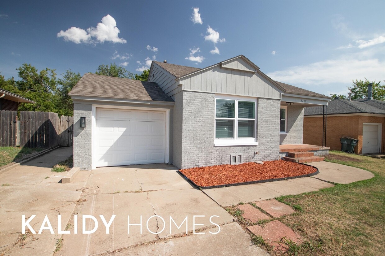 2229 Andover Ct, The Village, OK 73120 House Rental in The Village