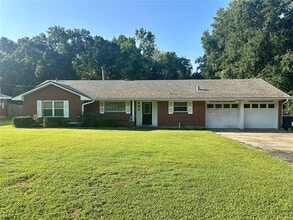 Building Photo - 831 Booth Dr