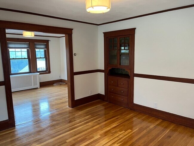 Building Photo - 45 Redlands Rd