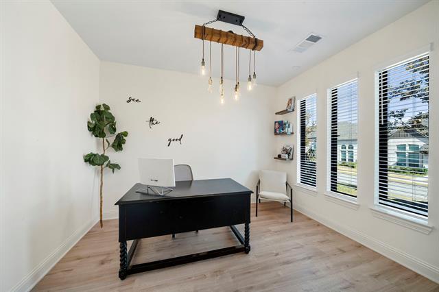 Building Photo - 8109 Mdw Vly Dr