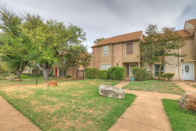 Building Photo - 9009 N Plaza