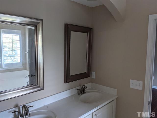 Building Photo - Luxury Townhome for rent Inside Wade!