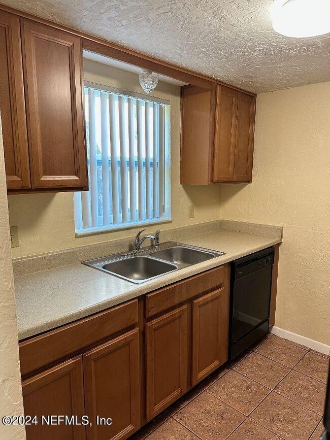 Foto del edificio - 60 Masters Dr