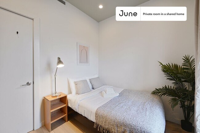 Foto del edificio - Private bedroom in 6 bed/2 bath Home