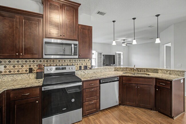 Building Photo - 157 Hamlet Ct