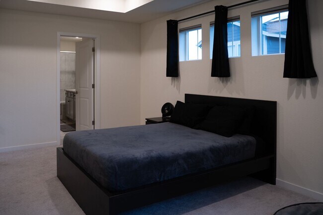 Foto del edificio - For Rent | $3,200/Month | 3 Bed | 3 Bath |...