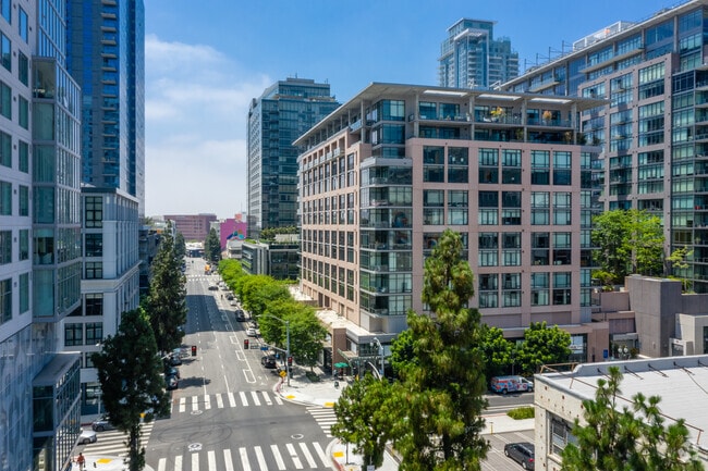 Building Photo - Elleven South