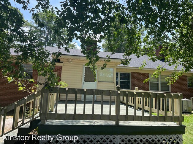 Building Photo - 2 br, 1 bath House - 901 Parrott Avenue