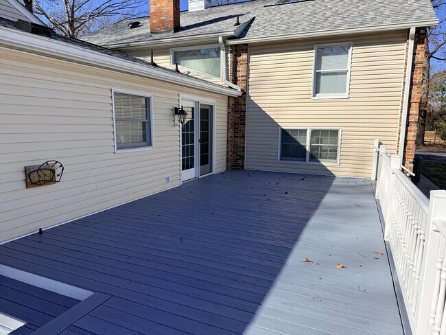 Cubierta lateral - 45146 Andover Estates Rd