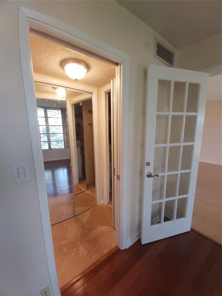 Building Photo - 3151 S Palm Aire Dr