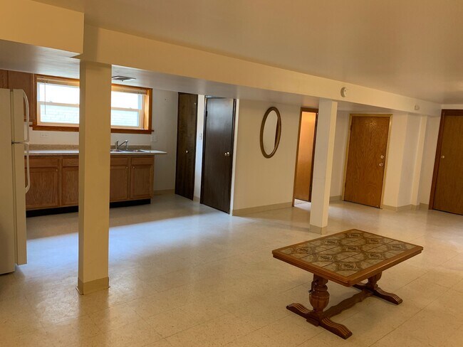 Building Photo - 2058 Parkside Dr