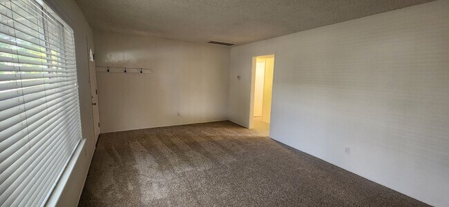 Foto del edificio - 5929 Lake Crest Way