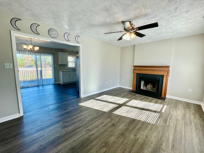 Building Photo - 3 Bed, 2 Bath Nest in Cameron